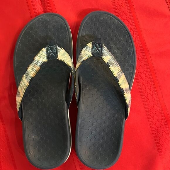 Vionic Pattern Sequin Flip Flops Size 8 - Picture 9 of 10